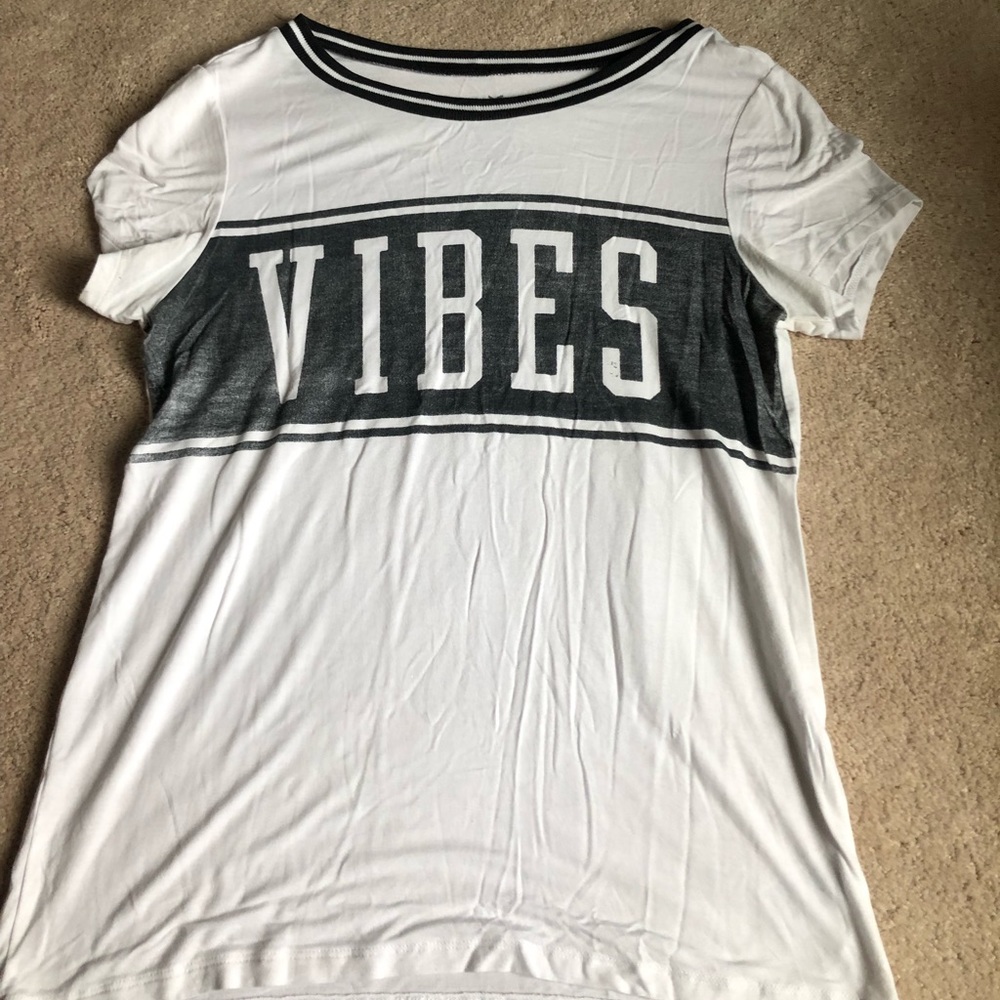 American eagle black & white shirt